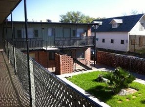 East Azul Apartments in San Antonio, TX - Building Photo - Other
