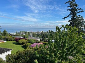 217 Middlefield Rd, Unit Apartmentwithview in Bellingham, WA - Building Photo