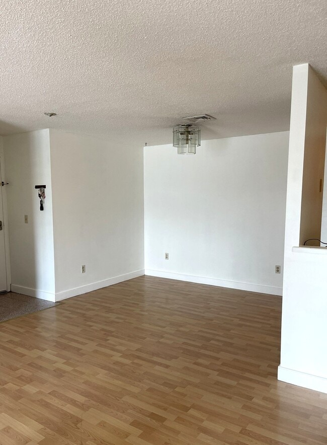 15 Bower Rd, Unit Apt F4 in Quincy, MA - Foto de edificio - Building Photo