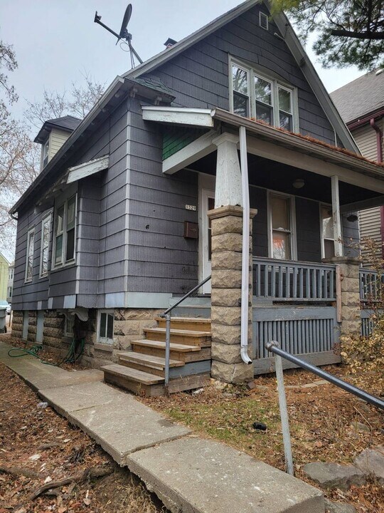 1329 N 38th St in Milwaukee, WI - Building Photo