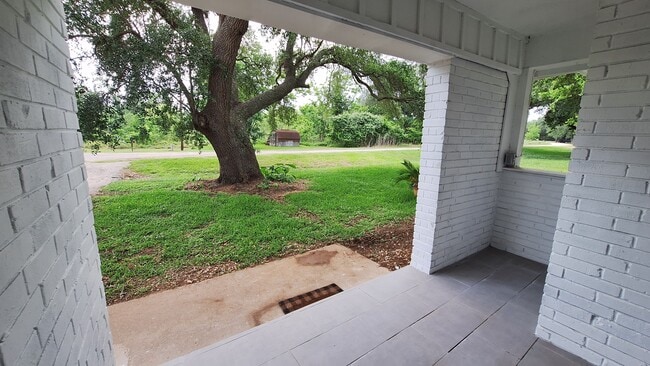 175 Upper Colorado Dr in Bay City, TX - Building Photo - Building Photo