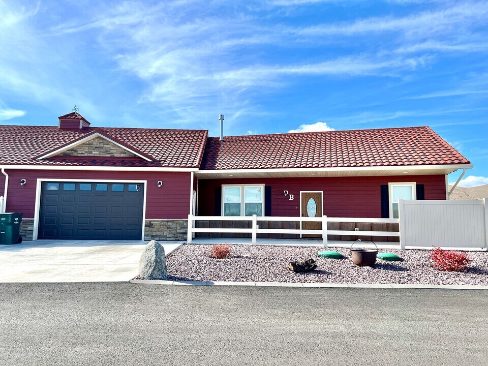 11 Fieldcross Ln in Helena, MT - Building Photo
