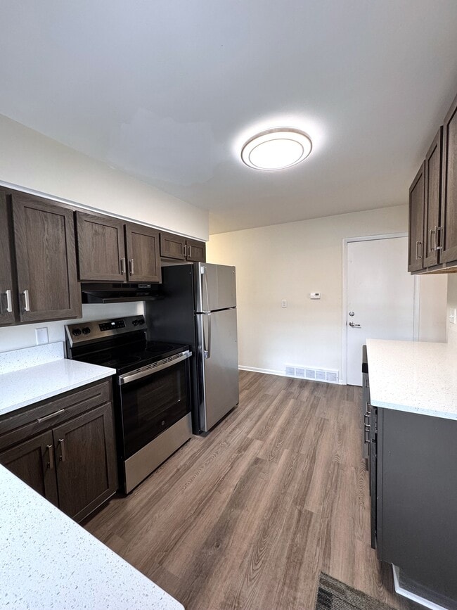 2023 Burton Ave in Waterloo, IA - Building Photo - Building Photo