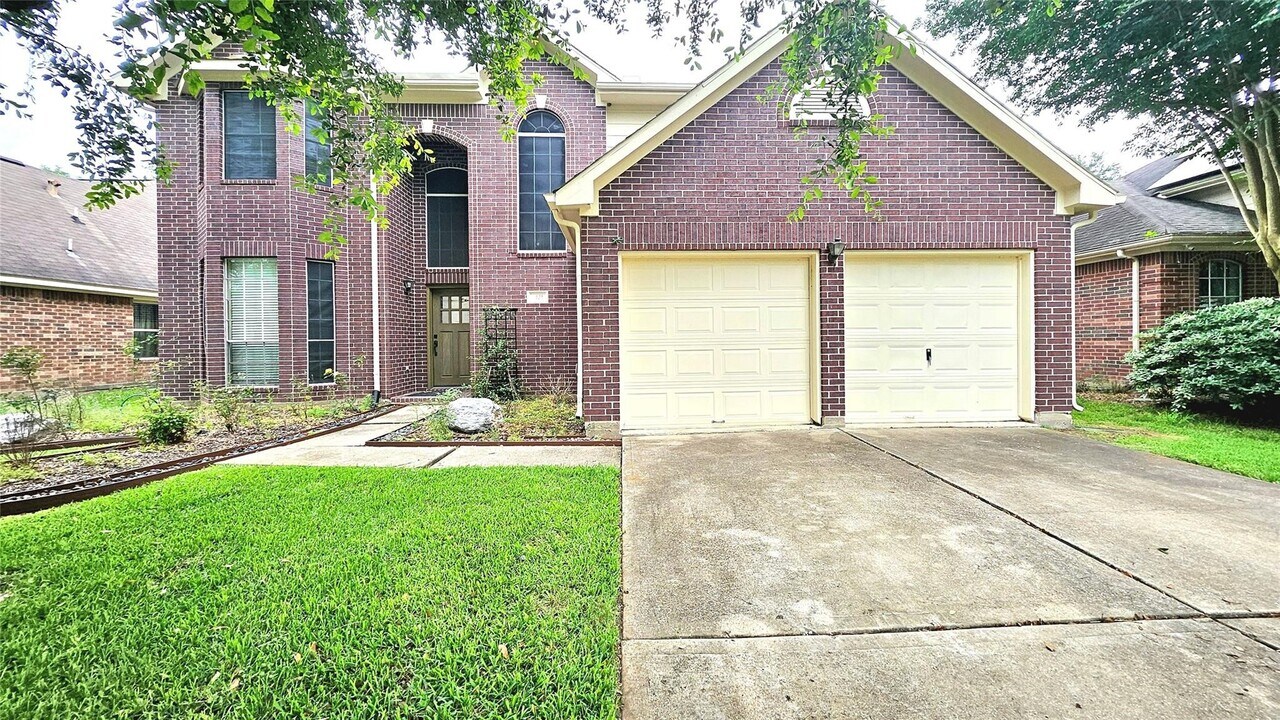3121 English Oaks Blvd in Pearland, TX - Building Photo