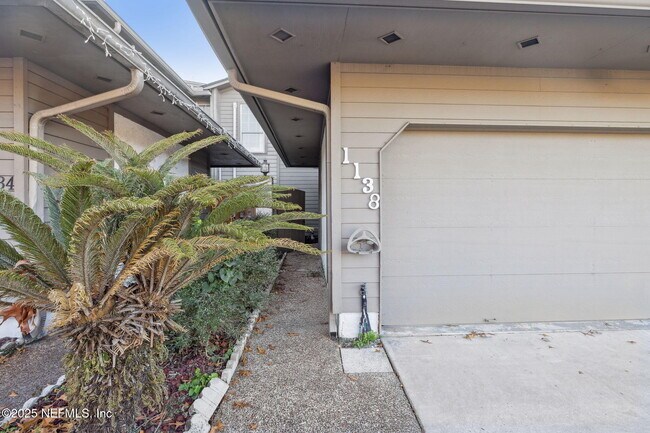 1138 Fromage Cir W in Jacksonville, FL - Building Photo - Building Photo
