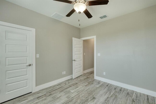 property at 438 Parkline Dr