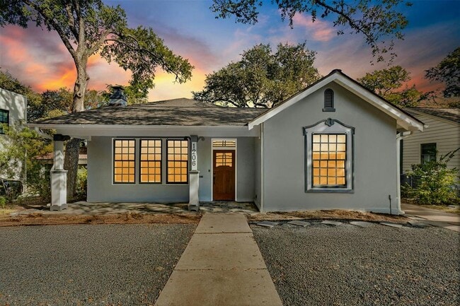 property at 1006 1/2 W 22nd St