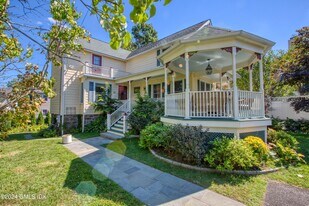 27 Kirby St in Greenwich, CT - Building Photo