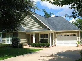 202 Gwinnett Pl in Dothan, AL - Building Photo