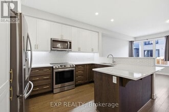 110 Jardiniere St in Ottawa, ON - Building Photo - Building Photo