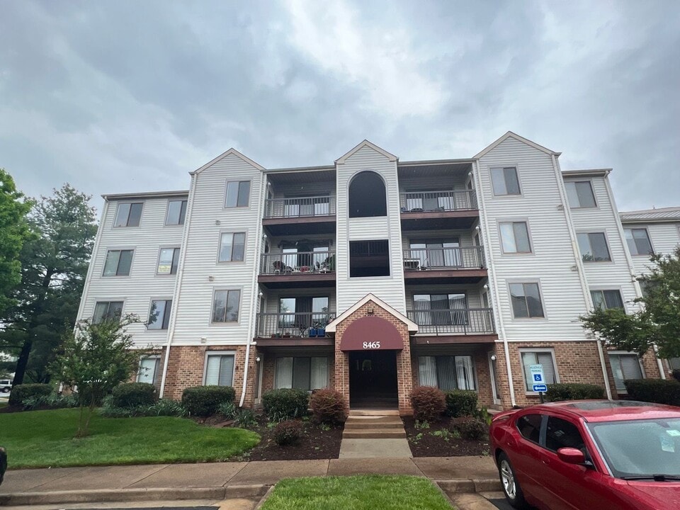 8465 Crozier Ct in Manassas, VA - Building Photo