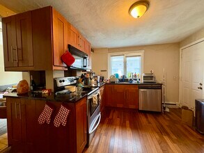 72 Hillside St, Unit 3 in Boston, MA - Foto de edificio - Building Photo