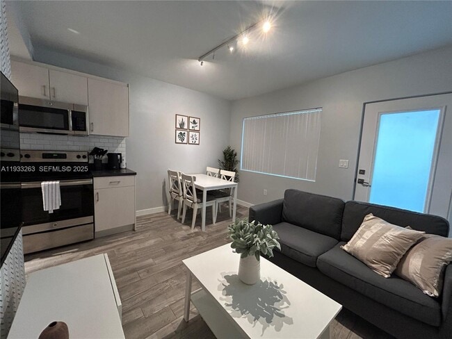 1035 Euclid Ave in Miami Beach, FL - Building Photo - Building Photo