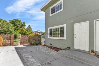 1478 165th Ave, Unit Apt D in Ashland, CA - Building Photo - Building Photo