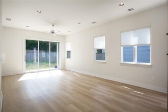 211 Verrado Path in Austin, TX - Building Photo - Building Photo