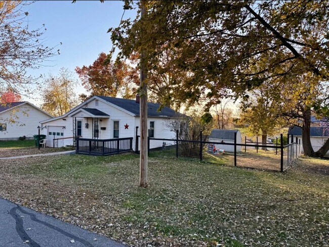 404 S Howard St in Bloomfield, IA - Building Photo - Building Photo