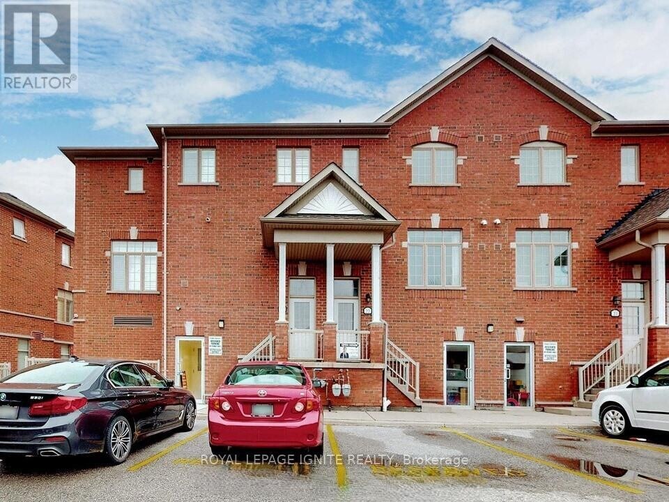 38 Greensborough Village Cir in Markham, ON - Building Photo