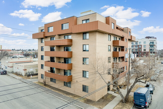 114 13 Av NW in Calgary, AB - Building Photo - Building Photo