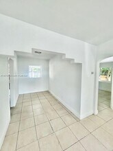 445 NW 44th St in Miami, FL - Building Photo - Building Photo