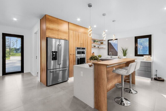 4021 12th Ave SE in Naples, FL - Building Photo - Building Photo