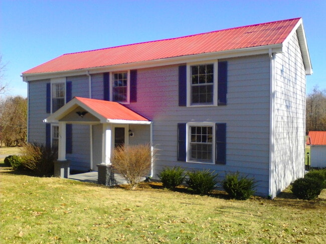 205 N Cedar St in Cross Plains, TN - Building Photo - Building Photo