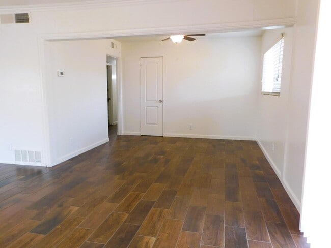 1045 Oxford Ave in Clovis, CA - Building Photo - Building Photo