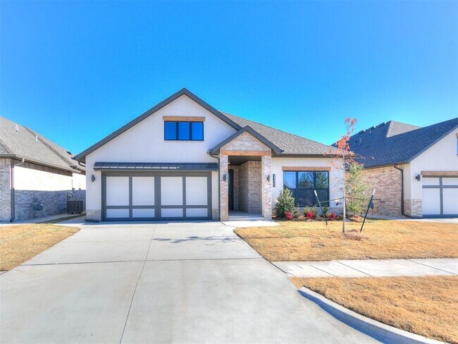 property at 4500 N Lincoln Blvd