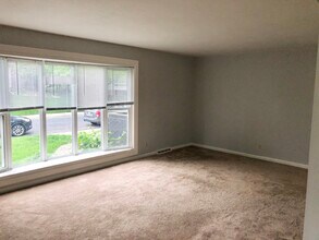 1710 W Tiffany Ct, Unit A in Peoria, IL - Building Photo - Building Photo