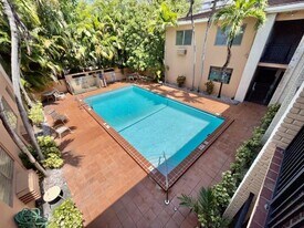 218 Santillane Ave in Coral Gables, FL - Building Photo