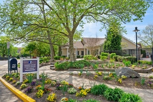 The Crossings at Plainsboro in Plainsboro, NJ - Building Photo