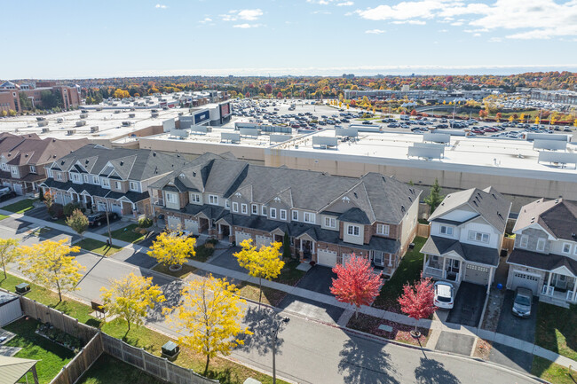 68 Mantz Cres in Whitby, ON - Building Photo - Building Photo