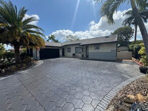 5360 NW 190th Ln in Miami Gardens, FL - Building Photo - Building Photo