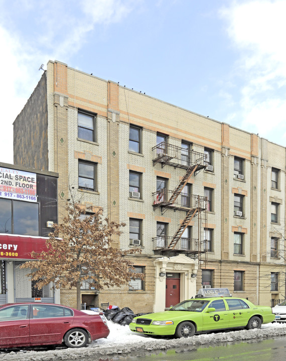 3552 Steinway St in Long Island City, NY - Building Photo