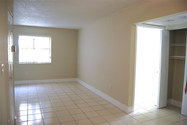 630 NW 114th Ave in Doral, FL - Building Photo - Building Photo