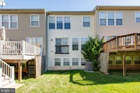 7037 Holly Springs Ln in Elkridge, MD - Foto de edificio - Building Photo