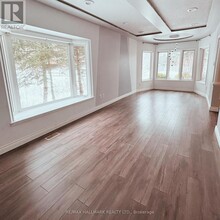 410 Clearmeadow Blvd in Newmarket, ON - Building Photo - Building Photo