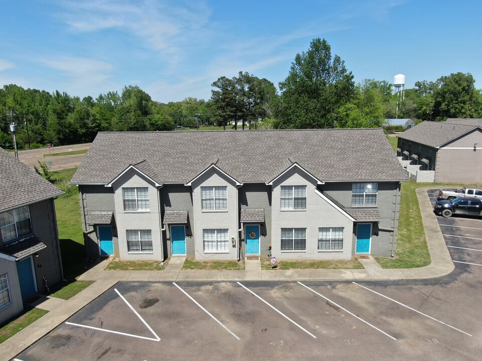 Oaklawn Heights in Brighton, TN - Foto de edificio