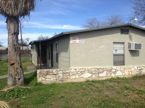 317-361 Tarasco St in San Antonio, TX - Foto de edificio - Building Photo