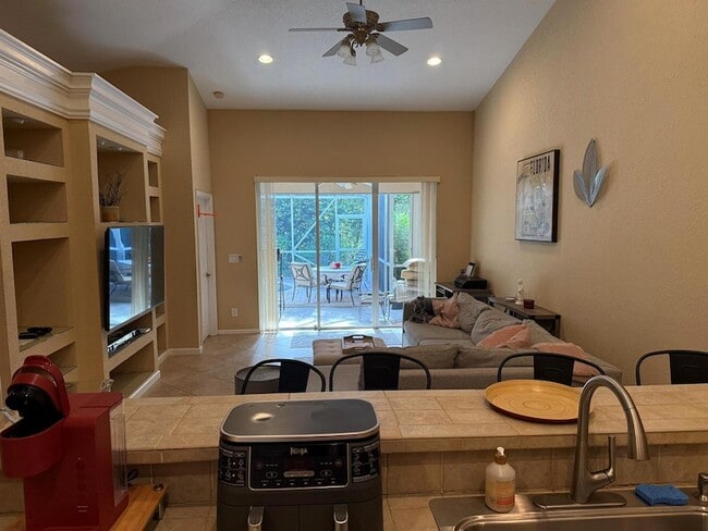 328 W Coral Trace Cir in Delray Beach, FL - Building Photo - Building Photo