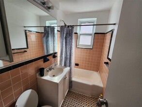 34 Cathedral Ave-Unit -5C in Hempstead, NY - Building Photo - Building Photo