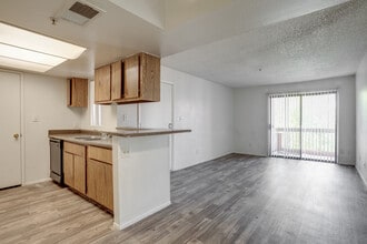 Sierra Walk in Glendale, AZ - Building Photo - Interior Photo