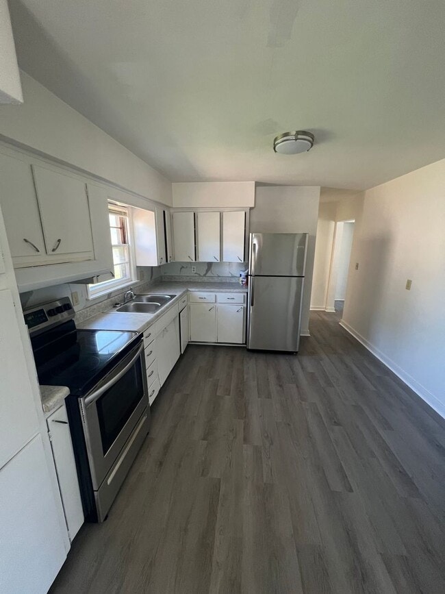 property at 320-322-322 W Louise St