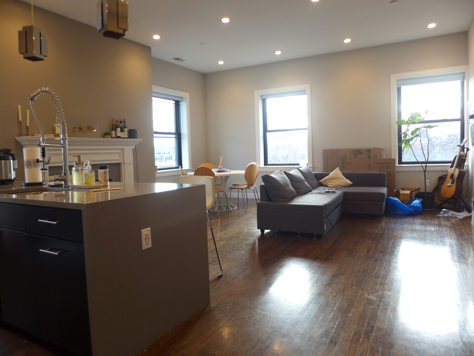 43 Thorndike St, Unit 13 in Boston, MA - Building Photo