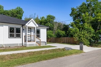 4802 Angleton St in Houston, TX - Building Photo - Building Photo