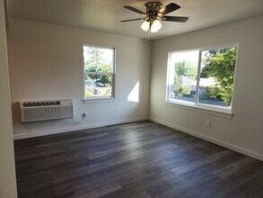 1881 Cedar St in Sweet Home, OR - Building Photo - Building Photo