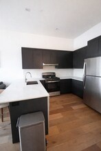 4513 N Clark St, Unit 507 in Chicago, IL - Building Photo - Building Photo
