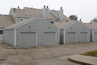 Deer Creek Village in Arvada, CO - Foto de edificio - Building Photo