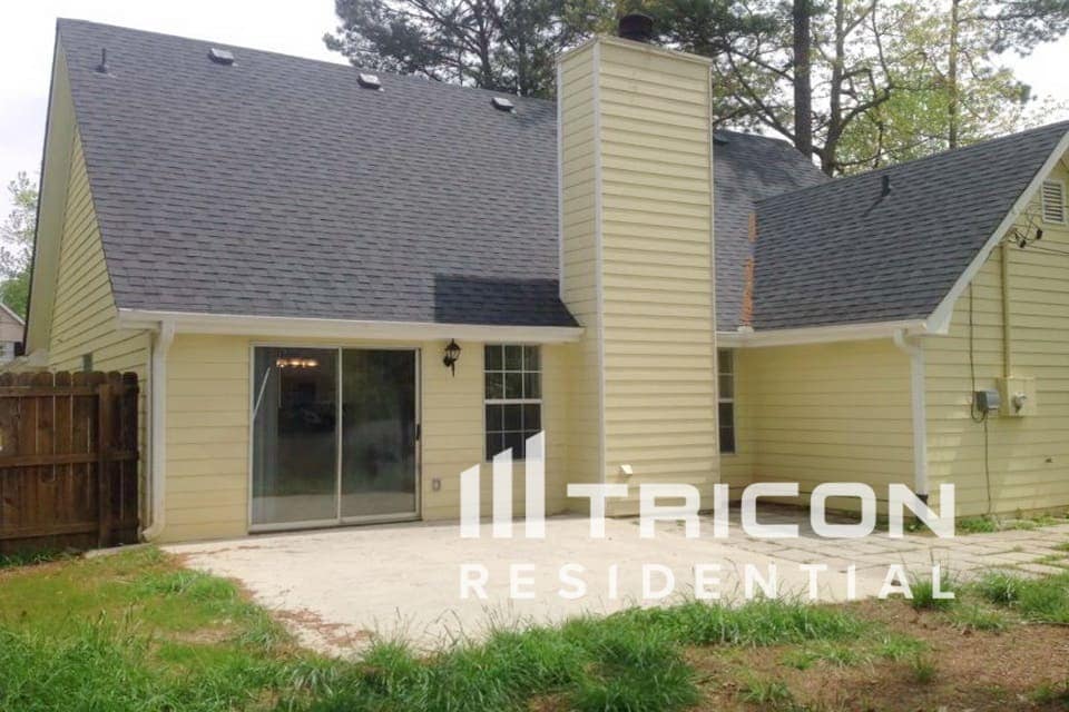 1199 Austin Ct NE in Sugar Hill, GA - Building Photo