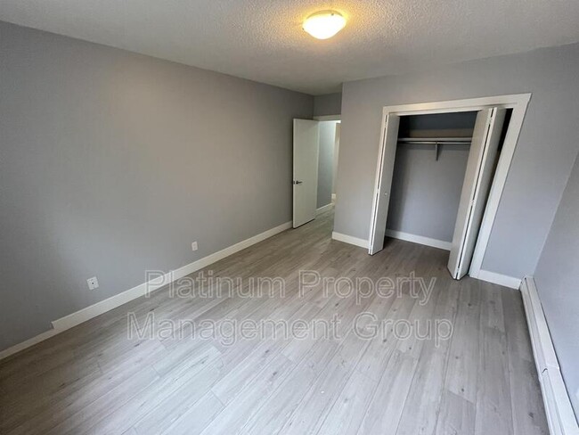 824-818 18 Ave SW in Calgary, AB - Building Photo - Building Photo