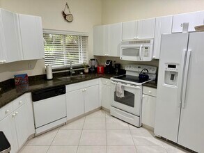 15864 SW 10th St in Pembroke Pines, FL - Building Photo - Building Photo